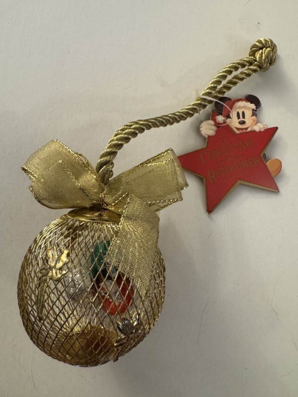1999 DISNEY Gold Metal Mesh Tinkerbell  A Christmas to Remember Ornament EB10